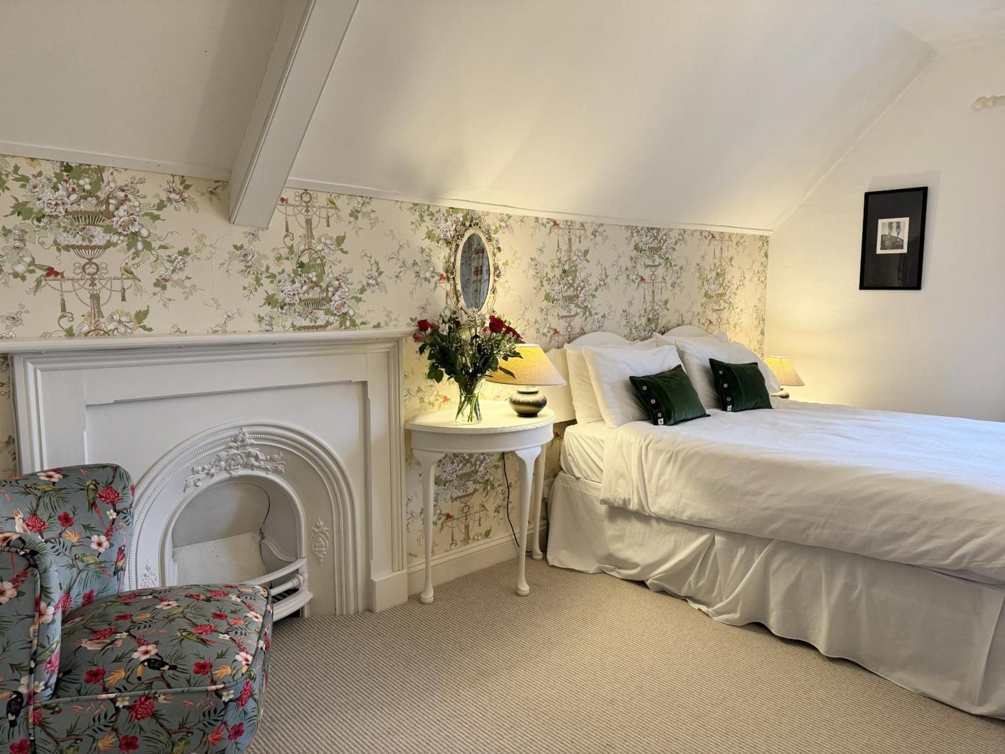 The Mount Somerton Retreat - Nr Bruton, Glastonbury, The Spectacular Wells Cathedral, Millfield School, Leonardo Helicopters, Yeovilton Apartment *
