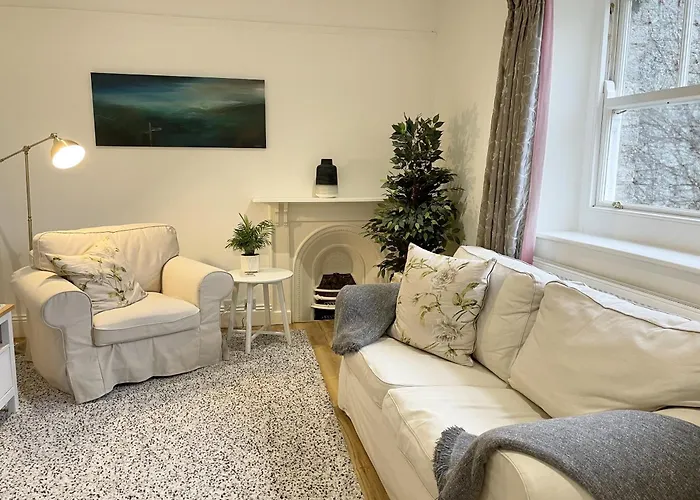 The Mount Somerton Retreat - Nr Bruton, Glastonbury, The Spectacular Wells Cathedral, Millfield School, Leonardo Helicopters, Yeovilton