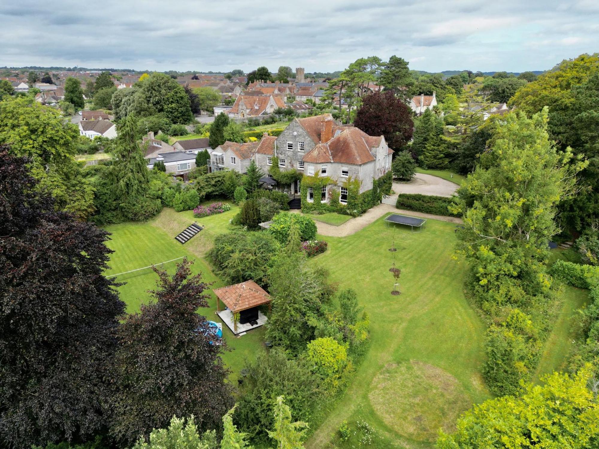 The Mount Somerton Retreat - Nr Bruton, Glastonbury, The Spectacular Wells Cathedral, Millfield School, Leonardo Helicopters, Yeovilton Apartment *