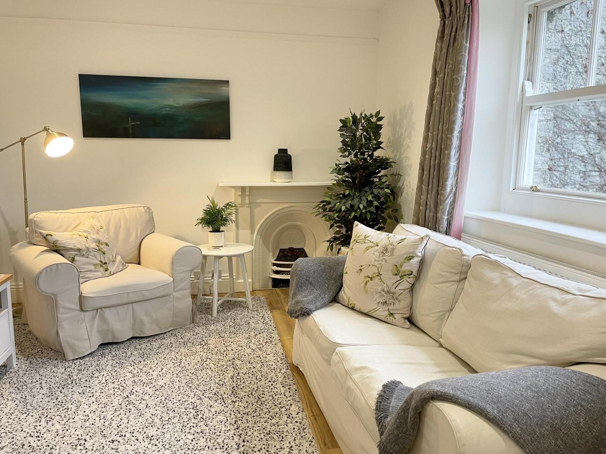 The Mount Somerton Retreat - Nr Bruton, Glastonbury, The Spectacular Wells Cathedral, Millfield School, Leonardo Helicopters, Yeovilton Apartment *